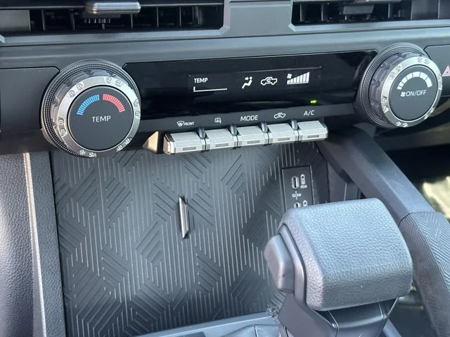 2025 Toyota Tacoma SR5 - Photo 18