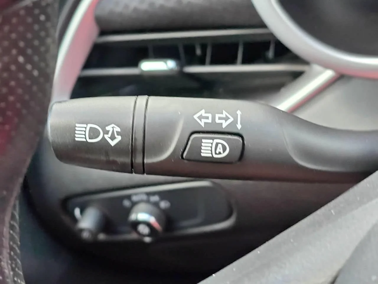 Used 2024 Mineral Gray Metallic Chevrolet 1LT image 19