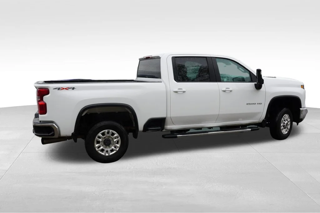 Certified Used 2025 Summit White Chevrolet LT image 4