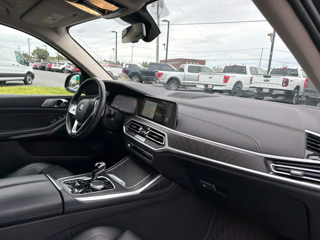 Used 2022 Gray BMW xDrive40i image 12