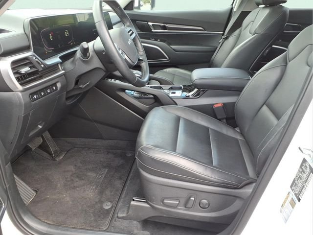 Used 2025 White Kia S image 20