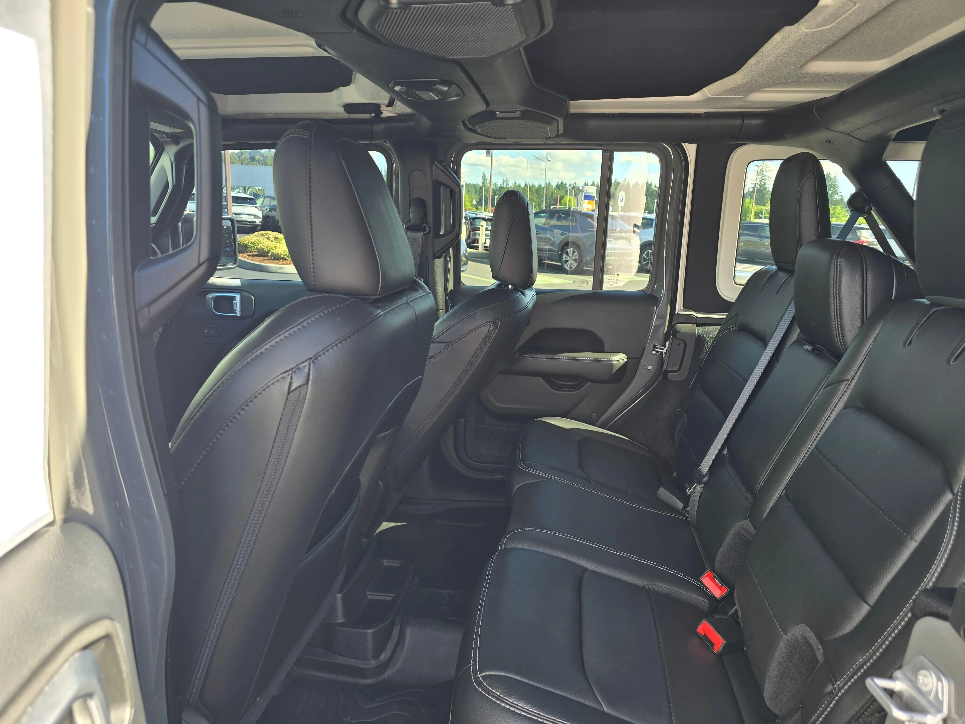 Used 2019 Gray Clearcoat Jeep Unlimited Sahara image 10