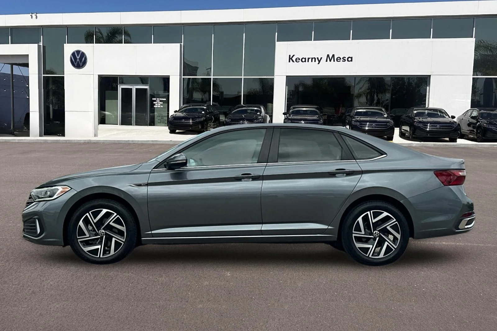 Certified Used 2022 Gray Volkswagen 1.5T SEL image 7