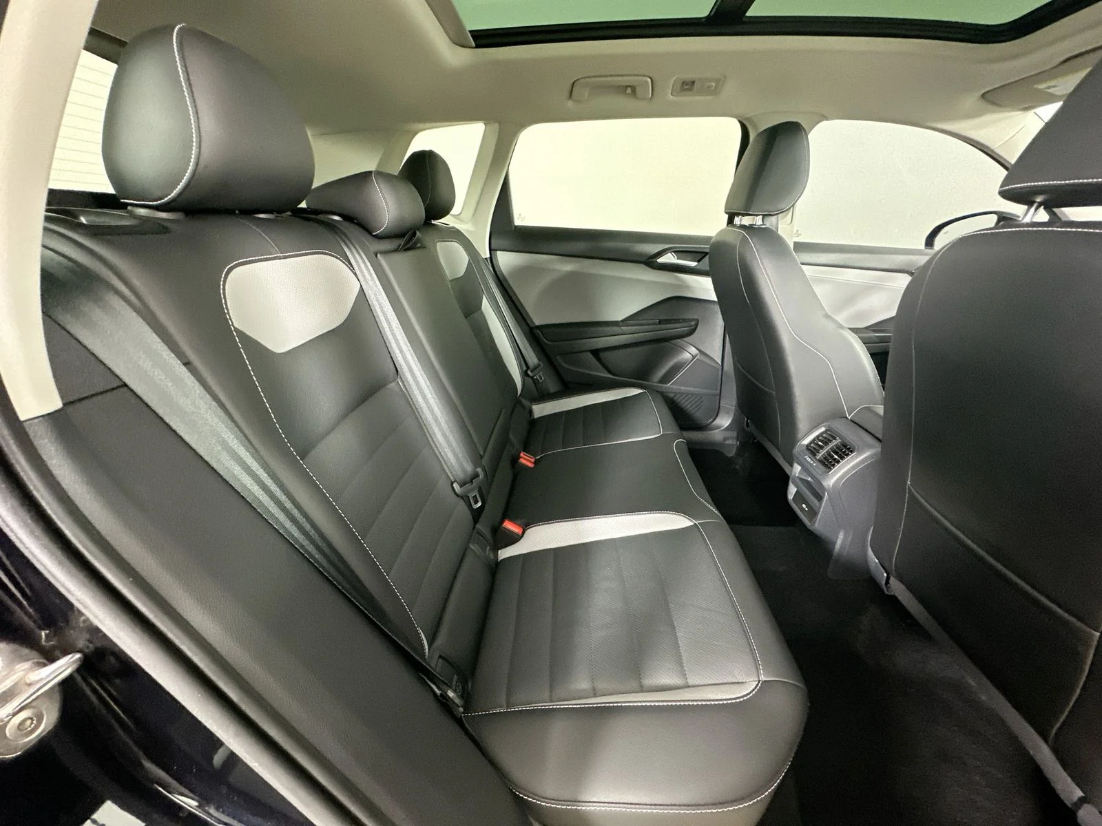 Used 2022 Black Volkswagen  image 41