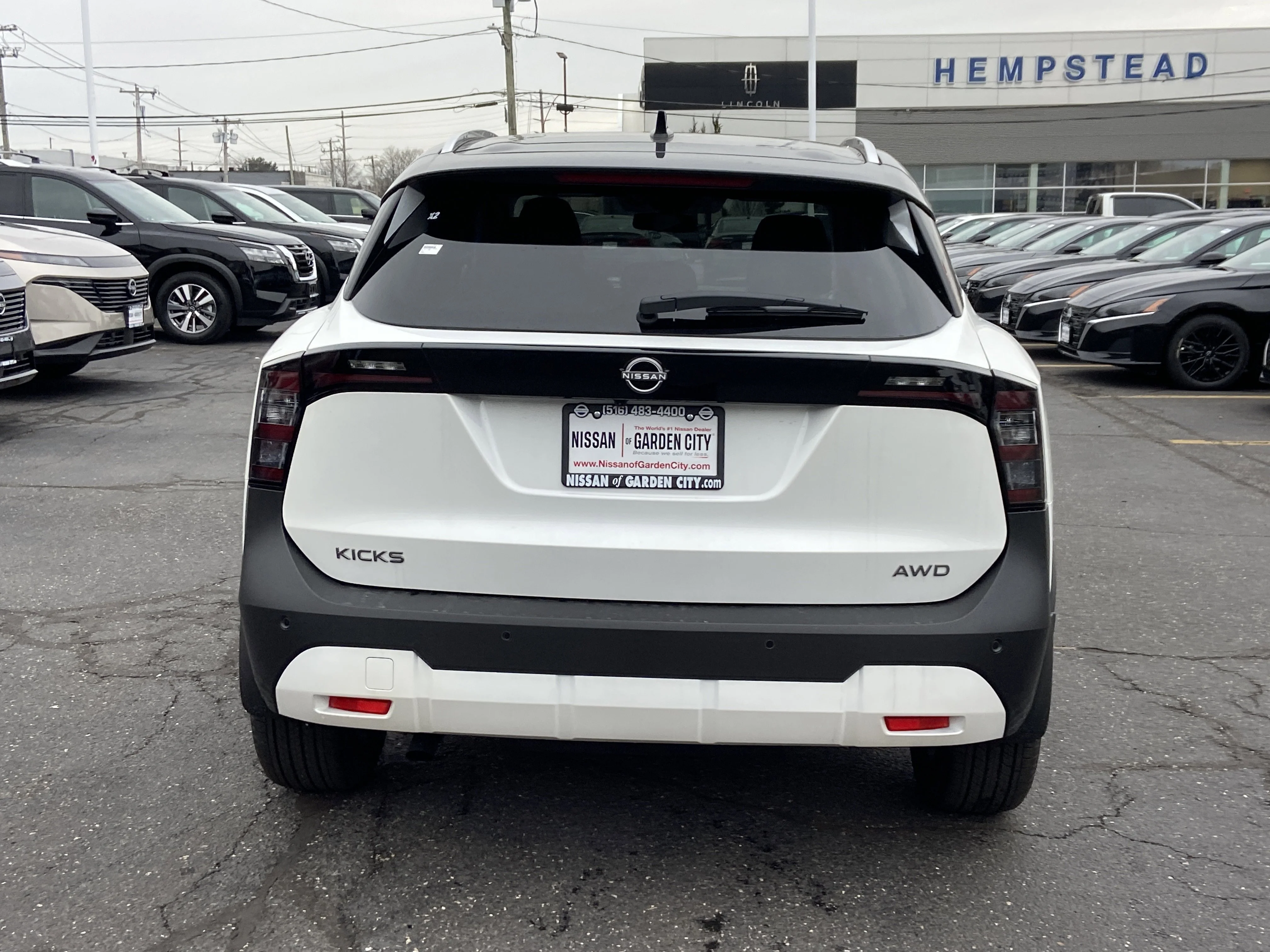 New 2026 Aspen White Tricoat/Super Black Nissan SV image 5