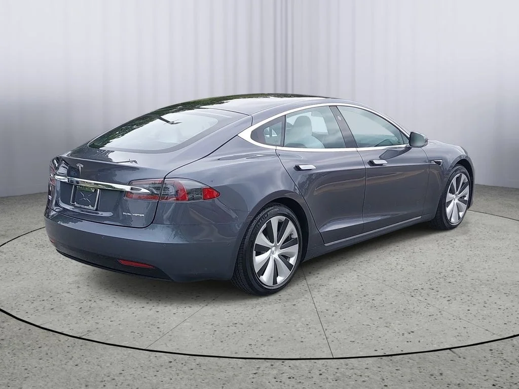 Used 2021  Tesla Long Range image 3