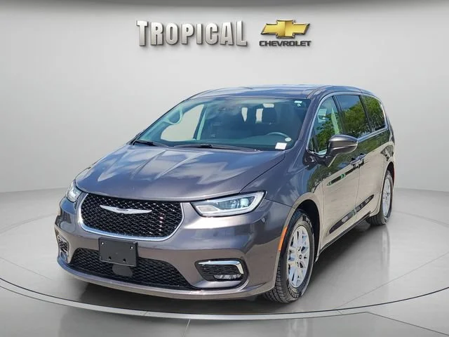 Used 2023 Gray Chrysler Touring L image 1