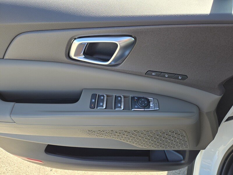 New 2026 Snow White Pearl Kia EX image 11