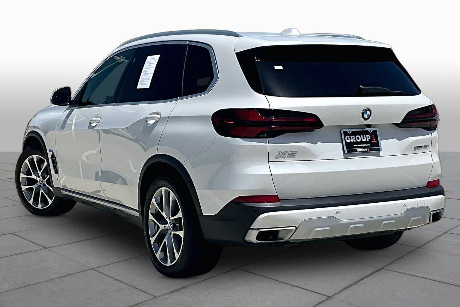 Used 2024 Mineral White Metallic BMW sDrive40i image 11