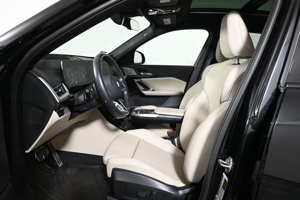 Used 2024 Black BMW xDrive28i image 3