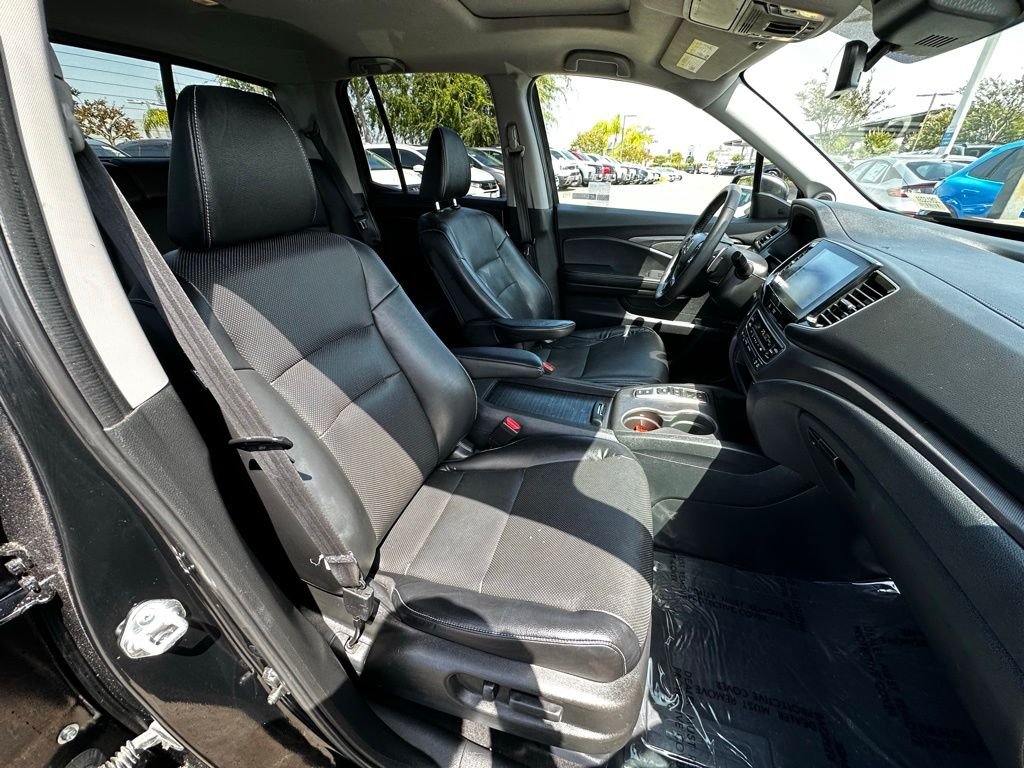 Used 2023 Crystal Black Pearl Honda RTL image 17