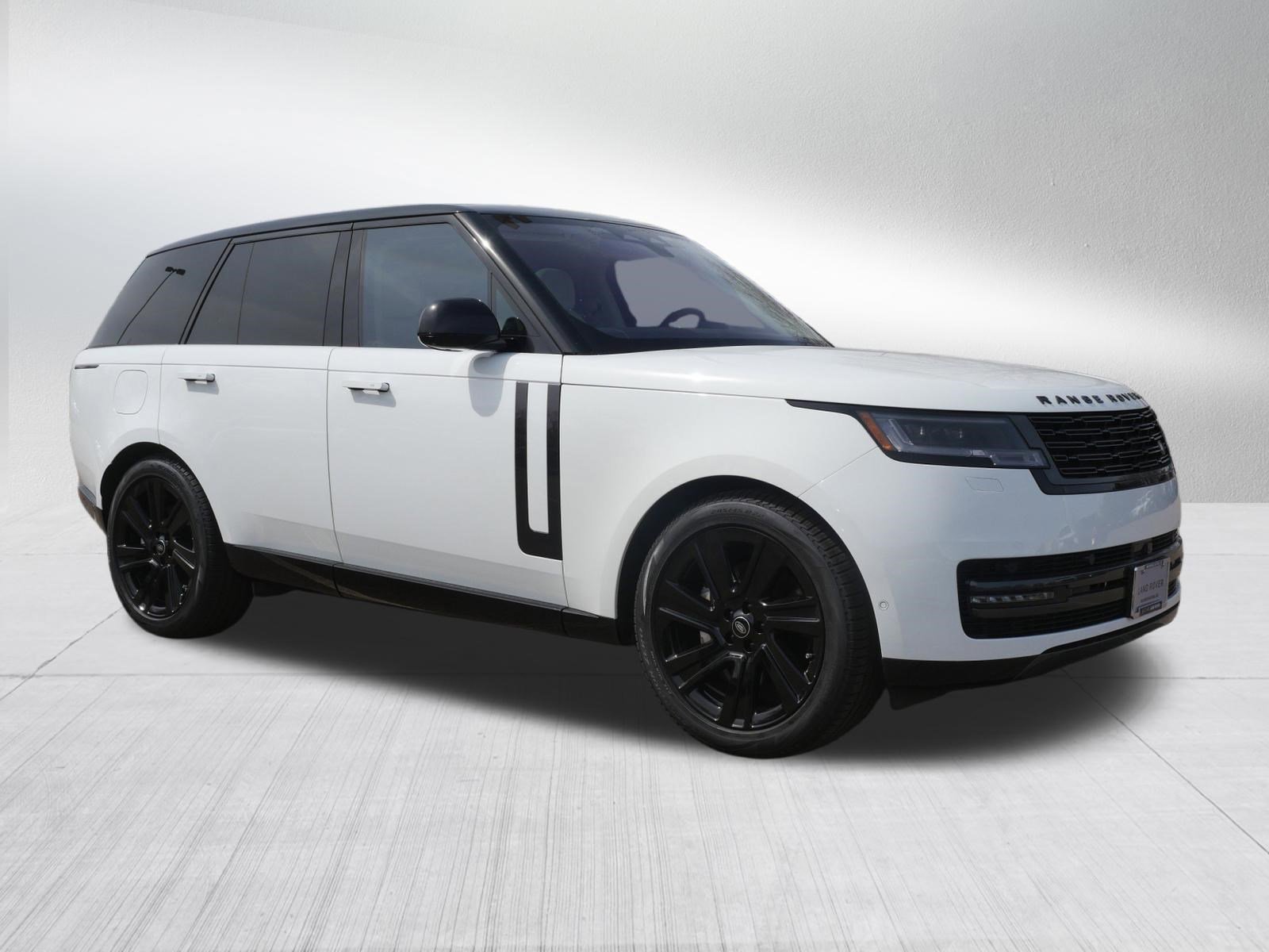 Used 2023 Fuji White Land Rover SE image 7