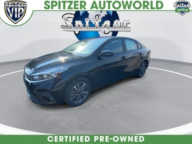 Used 2023 Black Kia LXS image 8