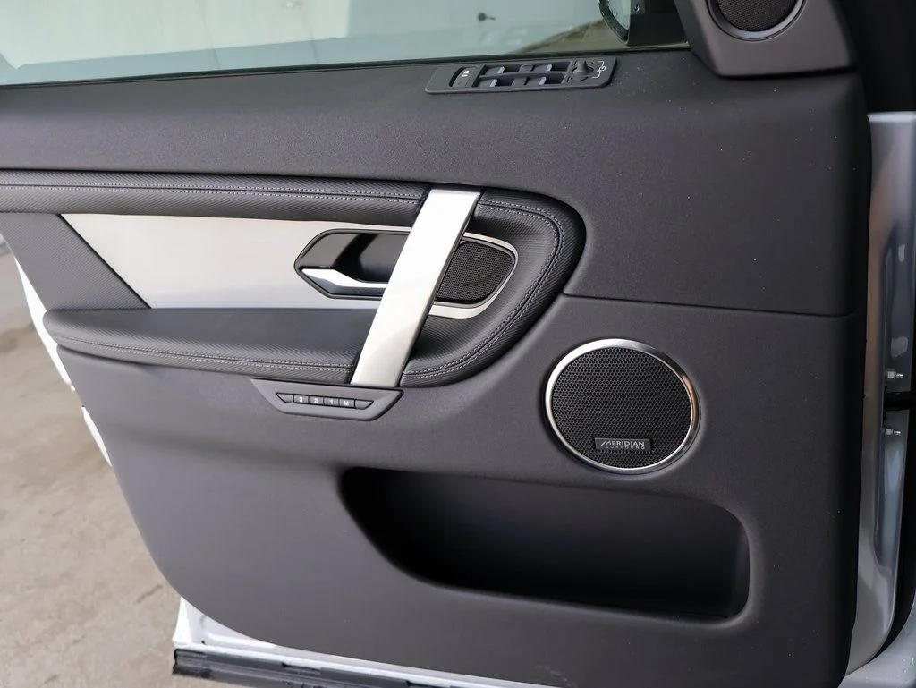 Certified Used 2025 Hakuba Silver Metallic Land Rover SE image 37