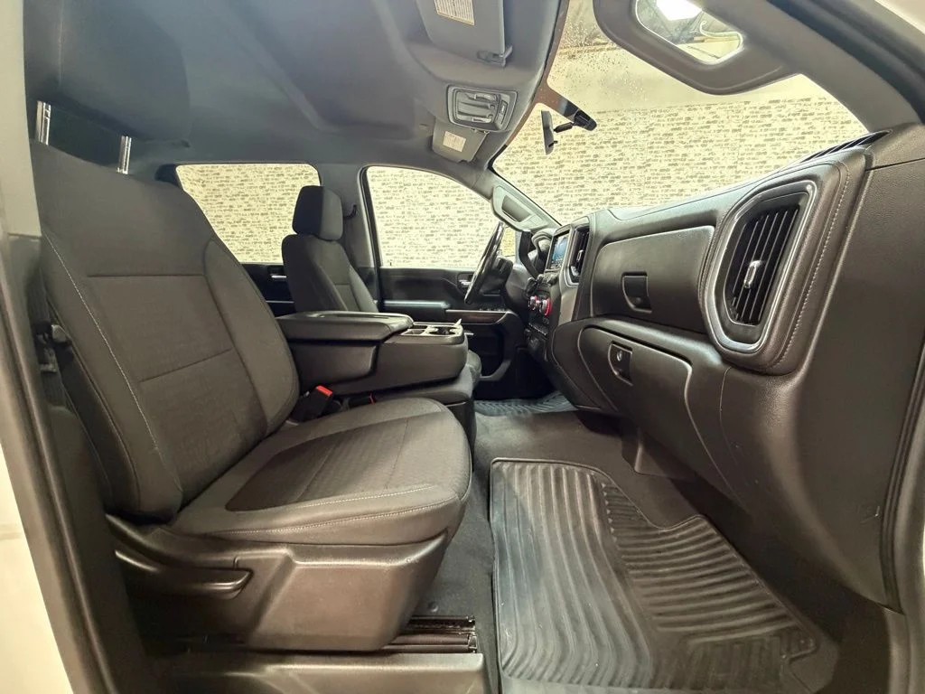 Used 2022 White Chevrolet LT image 9