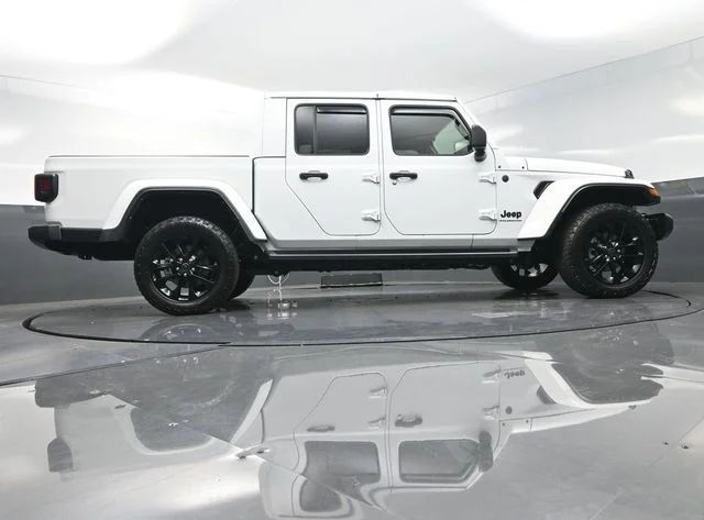 Used 2025 White Jeep Nighthawk image 38