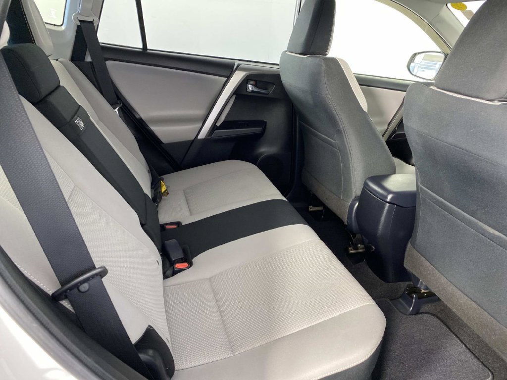Used 2016 White Toyota XLE image 12
