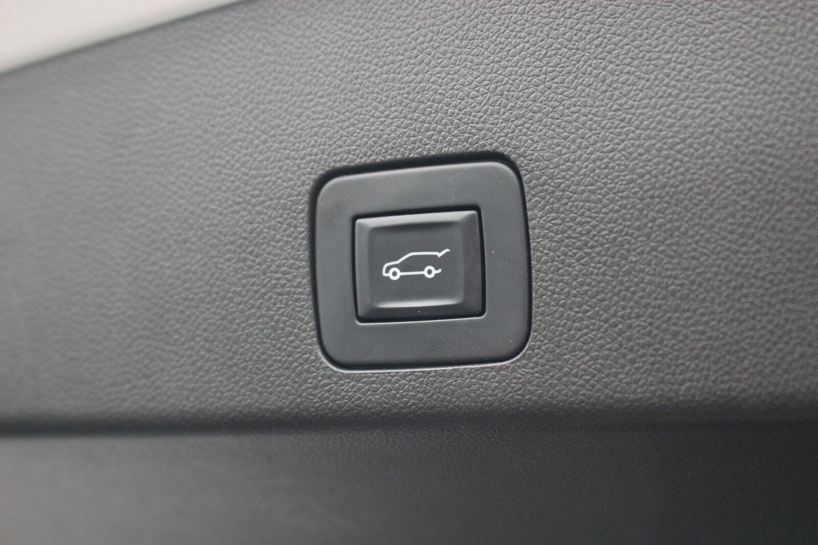 Used 2022 White Frost Tricoat Buick Essence image 11