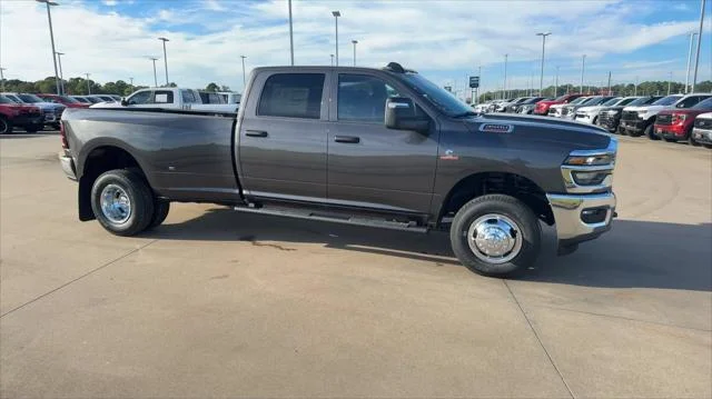 New 2026 Granite Crystal Metallic Clear-Coat Exterior Paint RAM Tradesman image 2