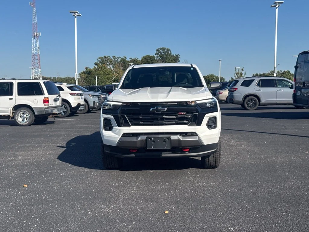 Used 2025 White Chevrolet Z71 image 9