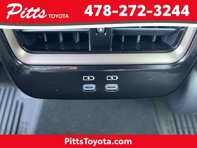 2026 Toyota Crown XLE - Photo 13