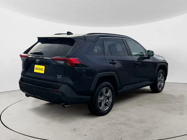 Used 2024  Toyota XLE image 5