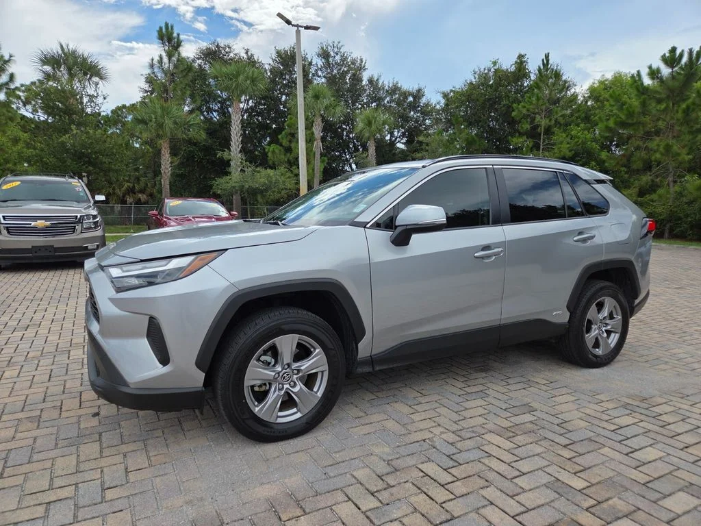 Certified Used 2025 Silver Toyota XLE image 3