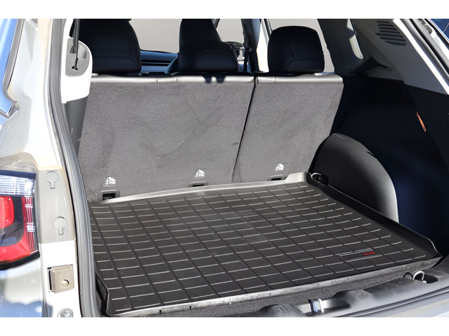 Used 2022 Silver Jeep Latitude image 17