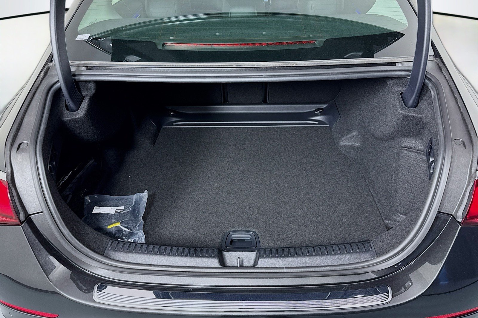 New 2026 Graphite Grey Metallic Mercedes-Benz E 350 RWD Sedan image 22