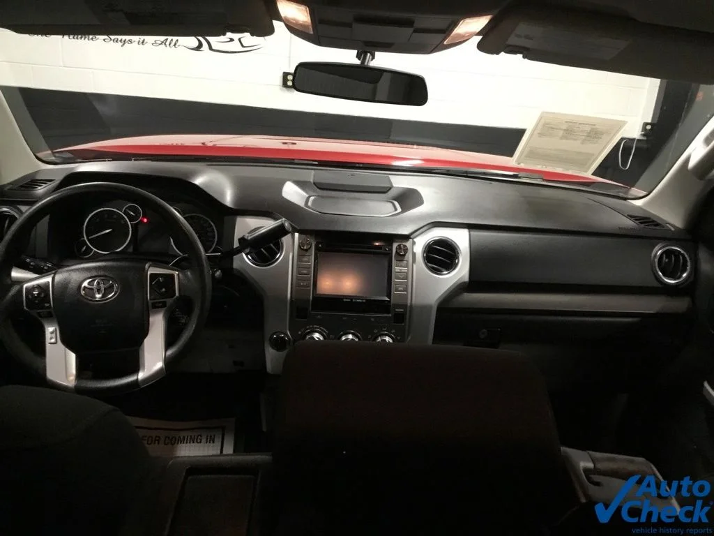 Used 2014 Red Toyota SR5 image 31