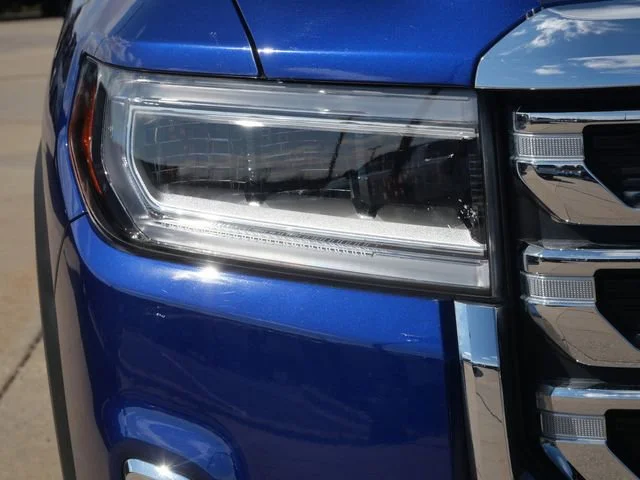 Used 2023 Ultra Blue Metallic GMC SLE image 10