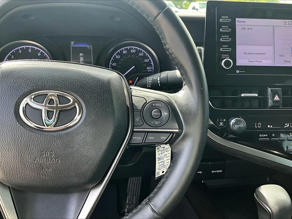 Used 2022 White Toyota SE Nightshade image 14
