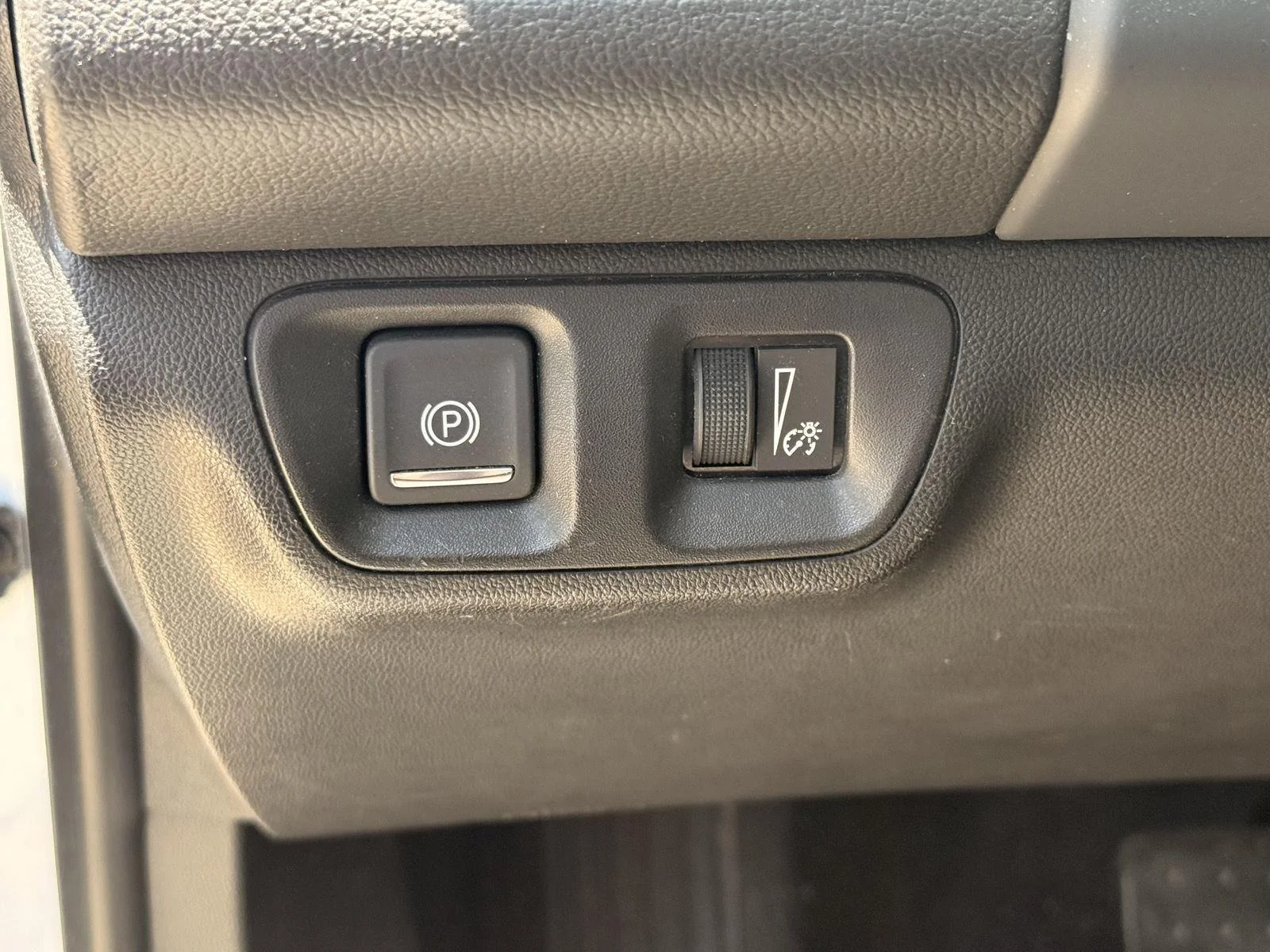 Used 2020 White Frost Tricoat GMC Denali image 14