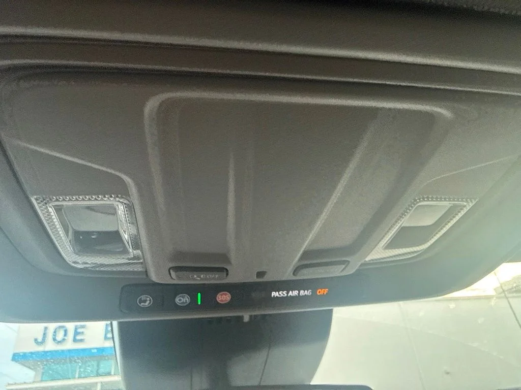 Used 2022 White Chevrolet Custom image 18