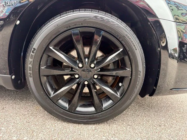 Used 2013 Black Dodge SXT image 34
