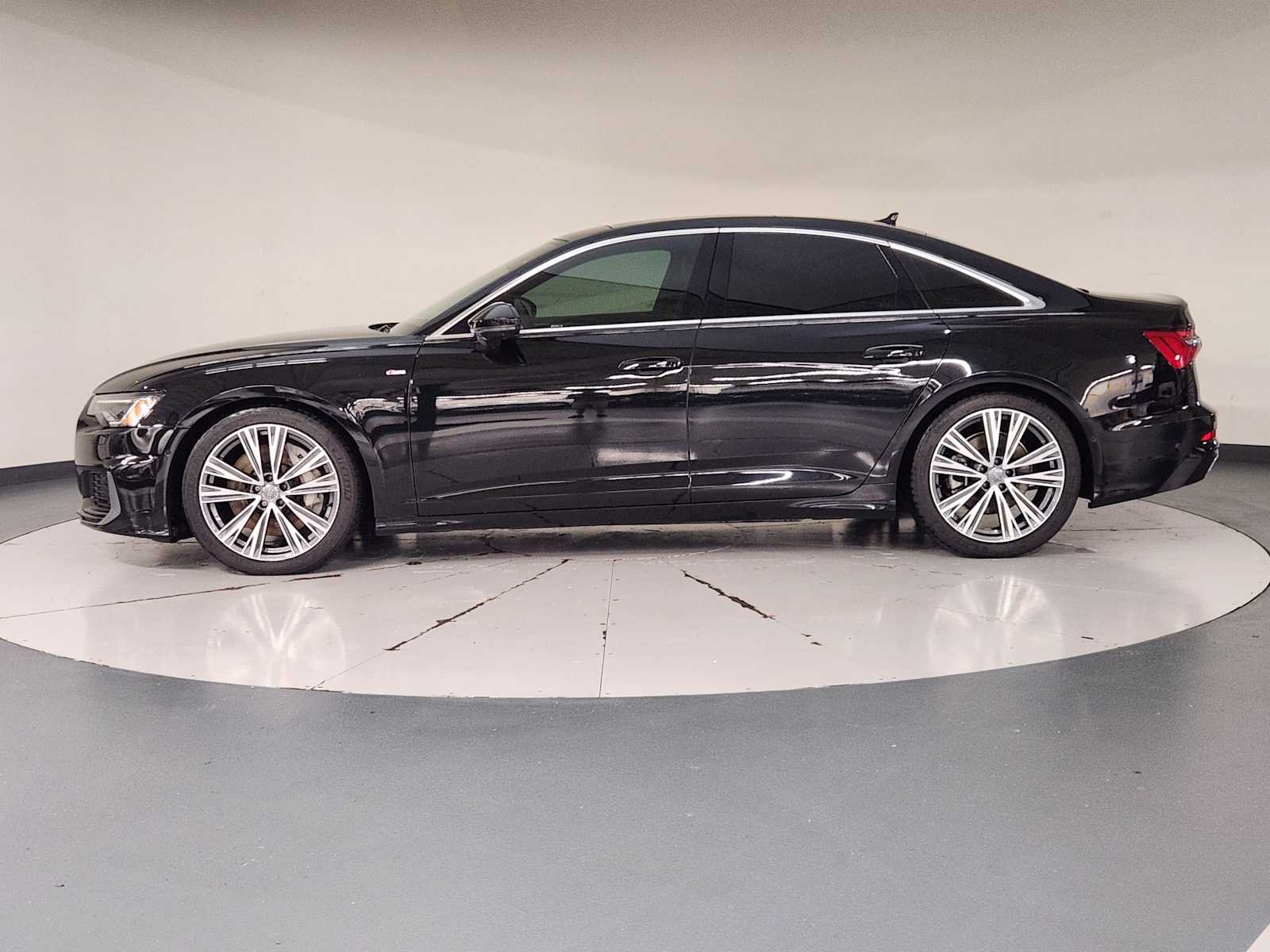 Used 2019 Mythos Black Metallic Audi Premium Plus image 5