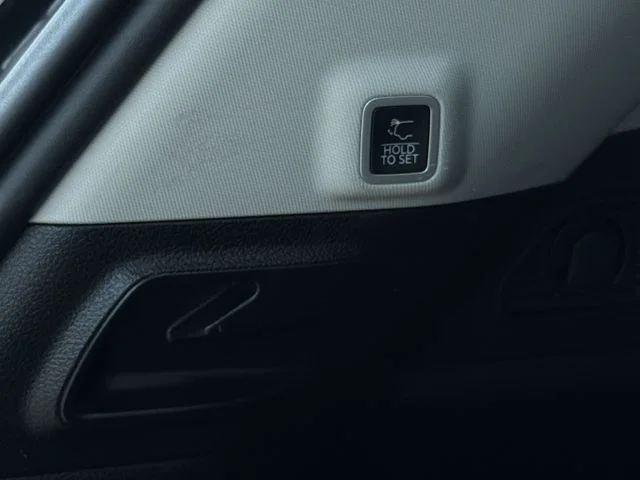 Used 2023 Black Jeep Laredo image 40