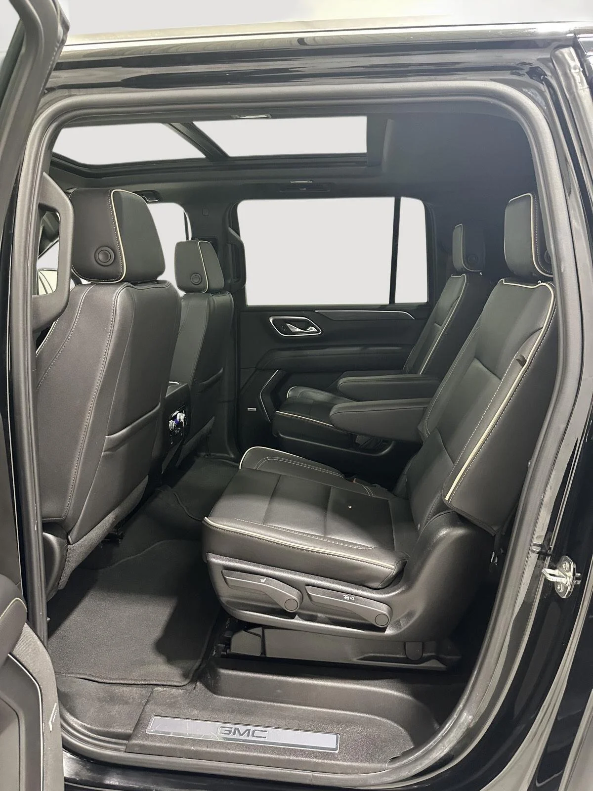 Used 2024 Onyx Black GMC SLT image 20