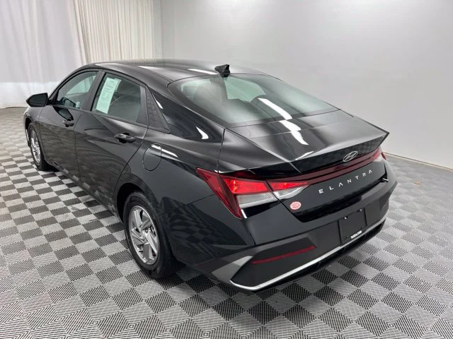 Used 2025 Black Hyundai SE image 6