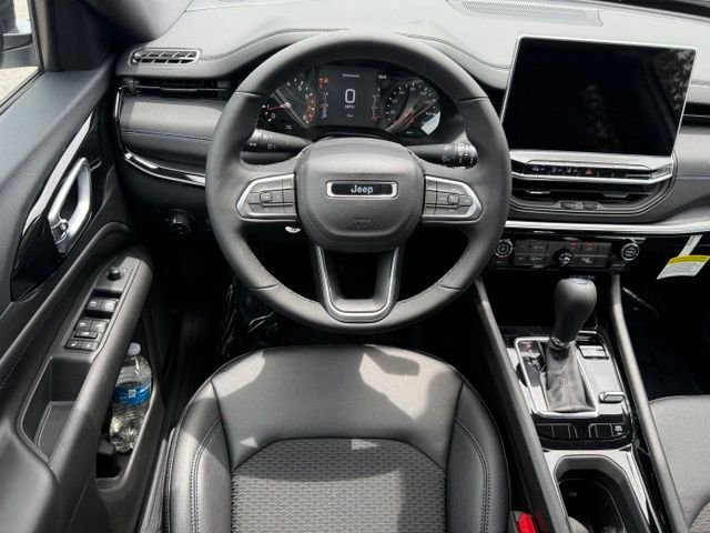New 2026 Bright White Clearcoat Jeep Latitude image 19