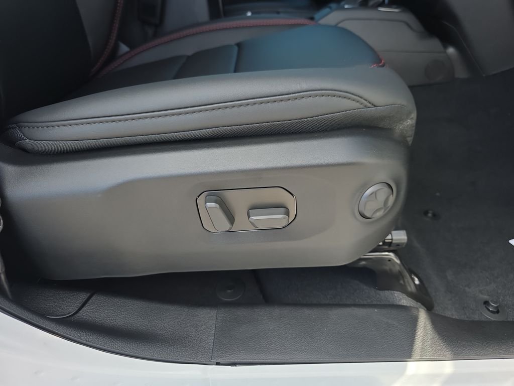 New 2026 Bright White Clearcoat Jeep Rubicon X image 32