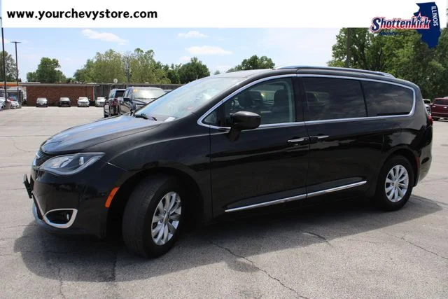 Used 2019 Black Chrysler Touring L image 2