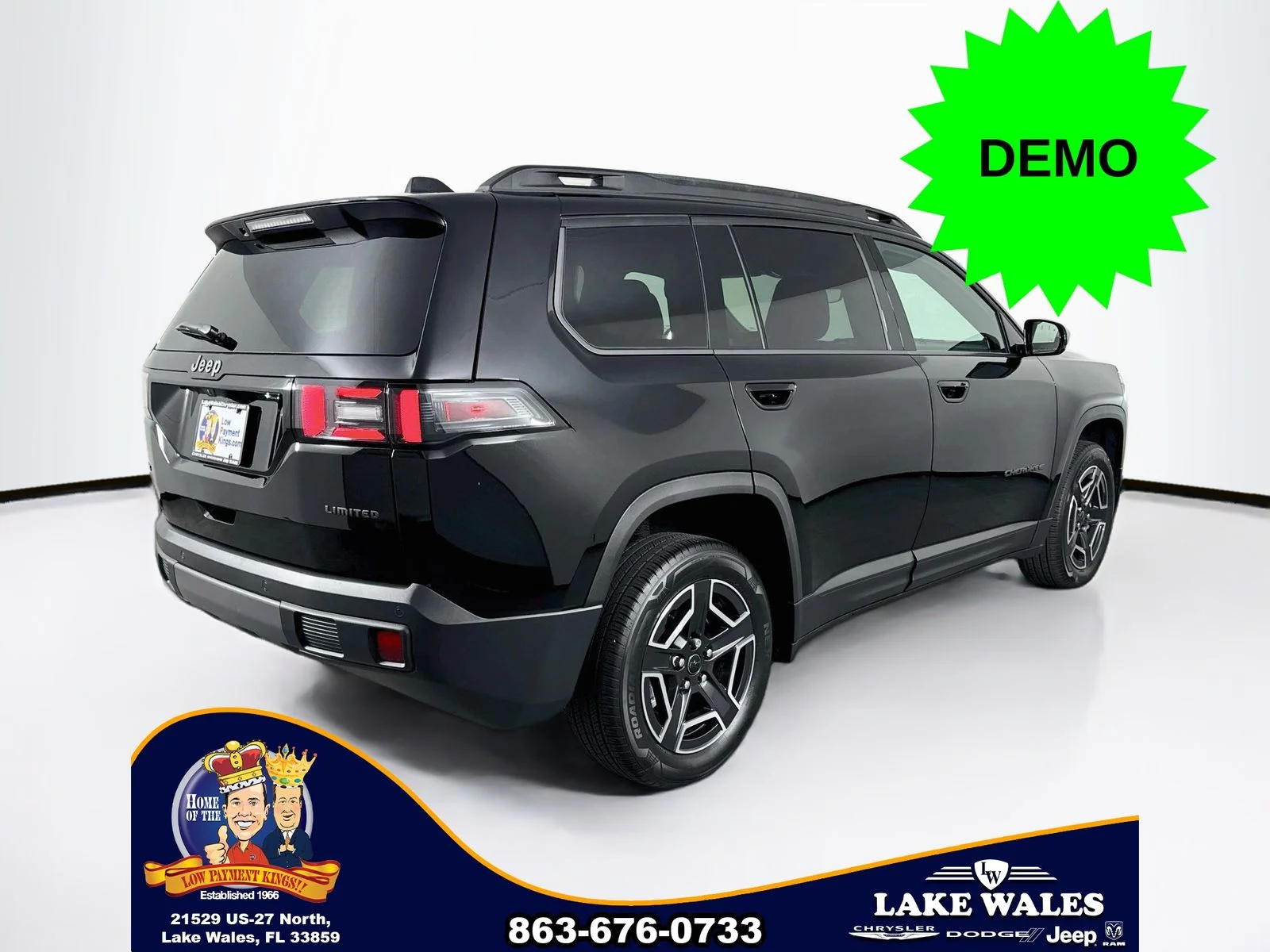 New 2026 Diamond Black Crystal Pearl-Coat Exterior Paint Jeep Limited image 7