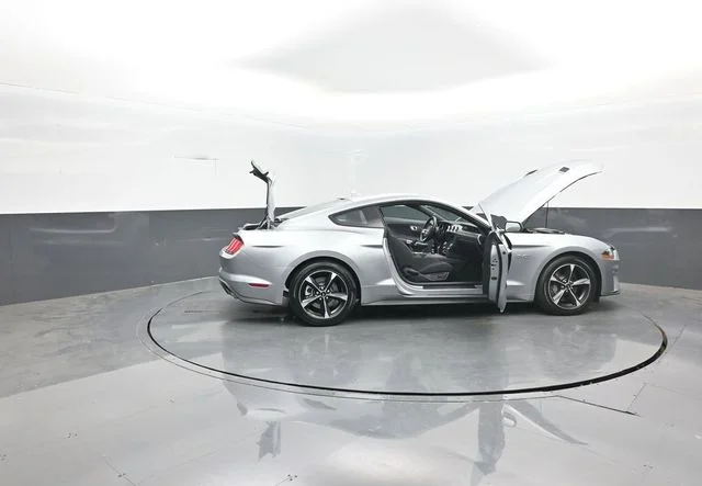Used 2023 Silver Metallic Ford GT image 35