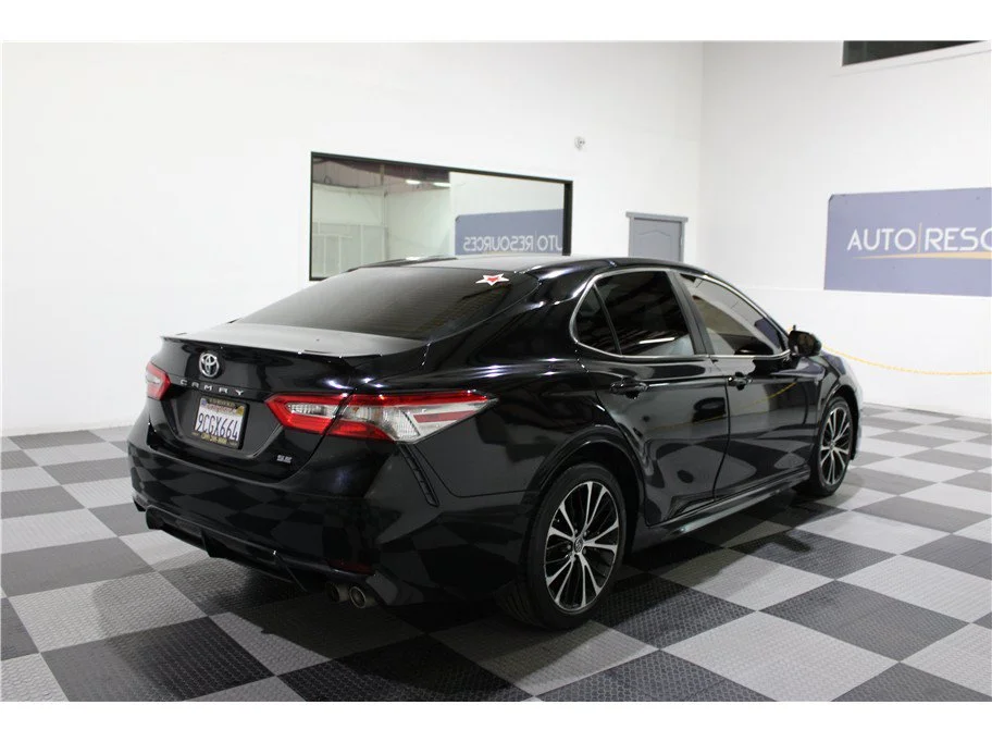 Used 2018 Black Toyota SE Sedan 4D image 4