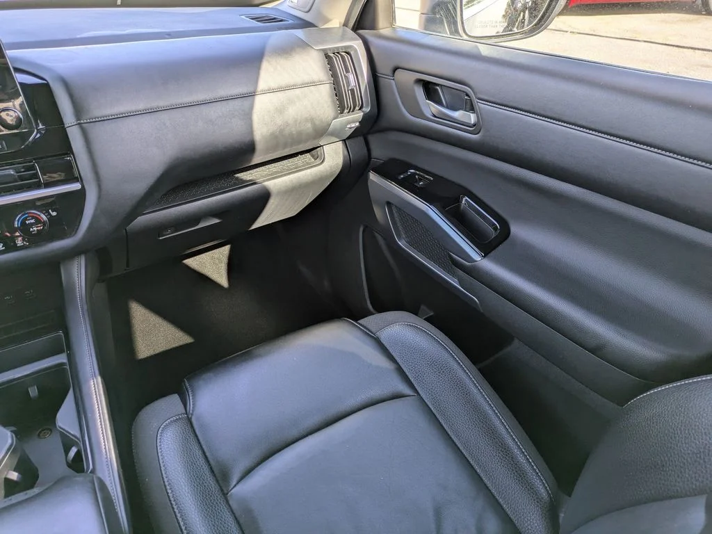 Certified Used 2024 Super Black Nissan SL image 18