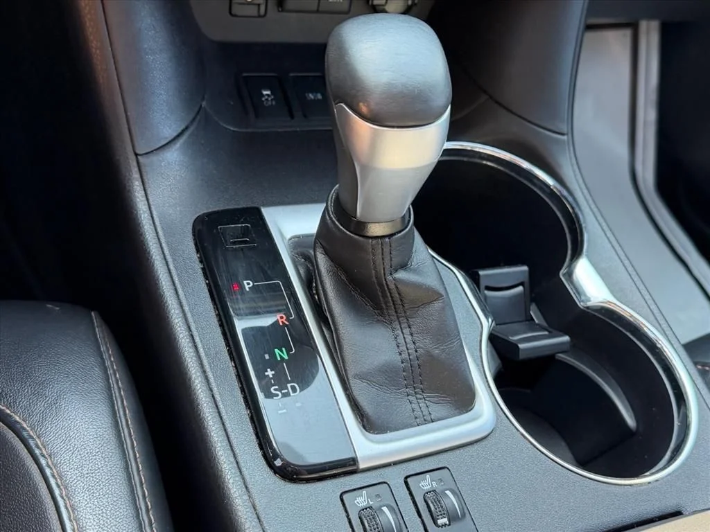 Used 2017 Black Toyota XLE image 22