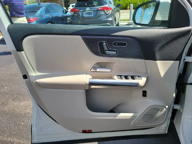 Used 2022  Mercedes-Benz GLA 250 image 17