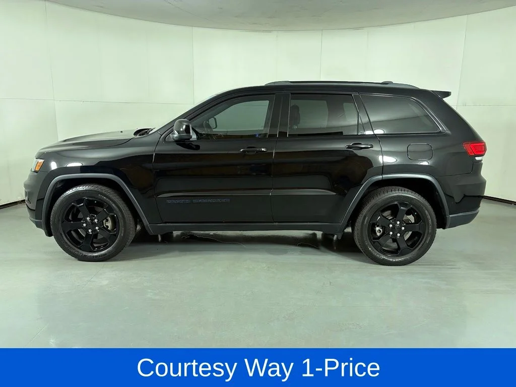 Used 2019 Black Jeep Laredo image 6