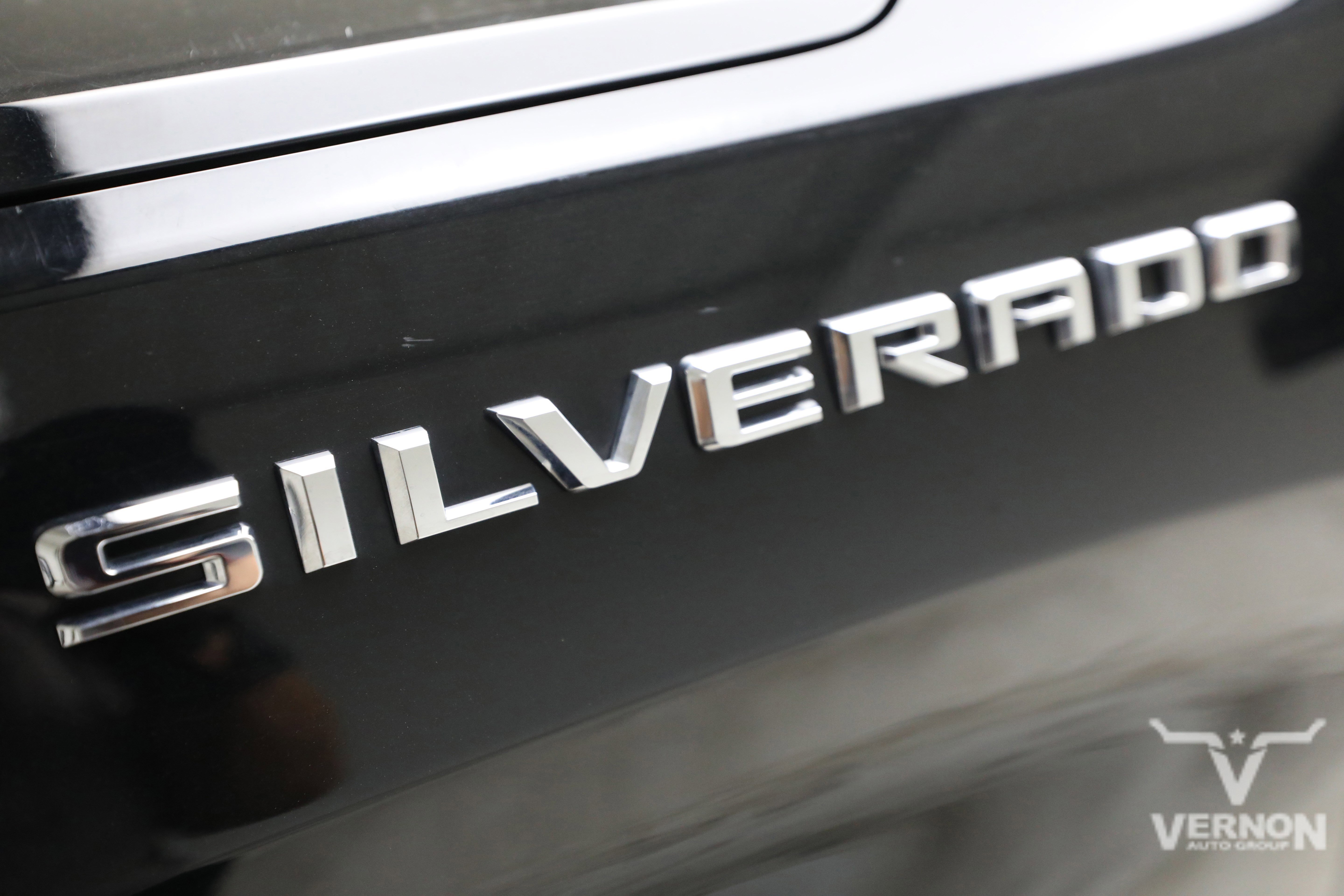 Used 2023 Black Chevrolet Y image 36